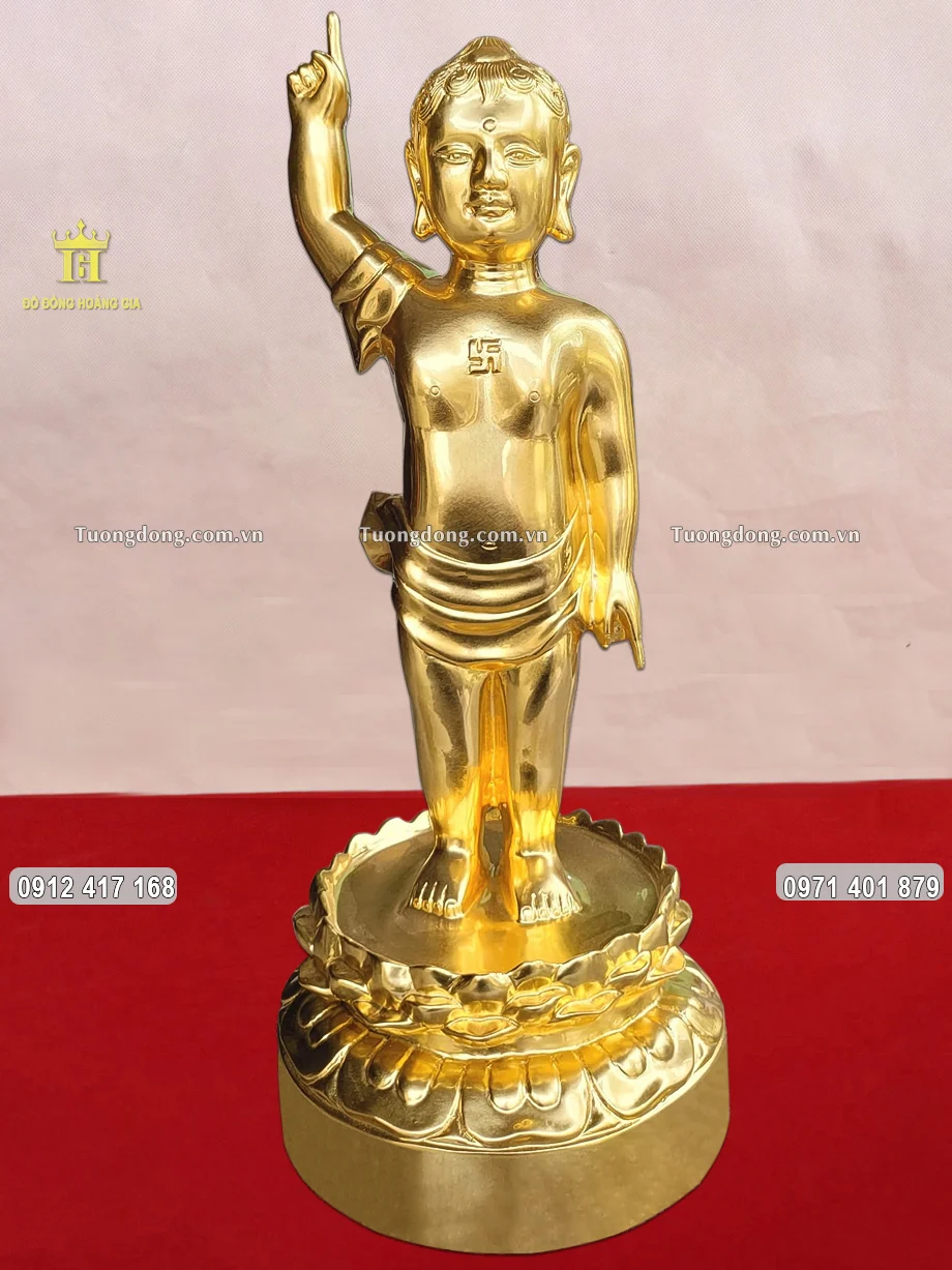 Ngài được đúc theo dáng đứng trên đài sen